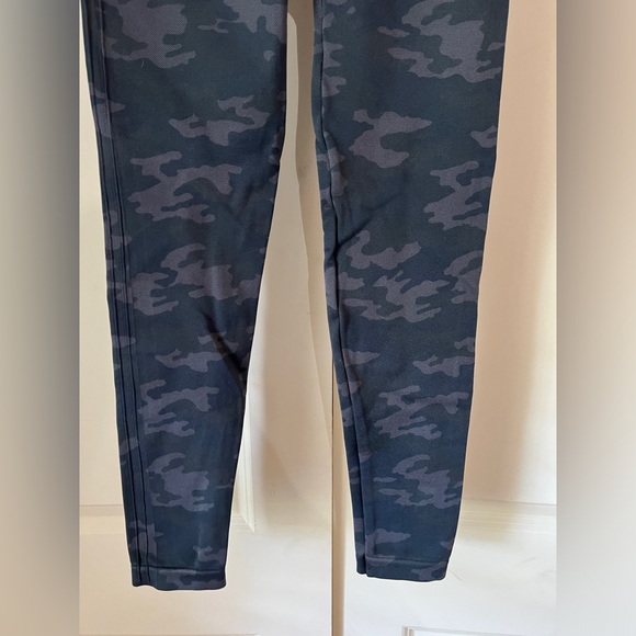 SPANX Camo Black And Gray Leggings - Picture 6 of 8